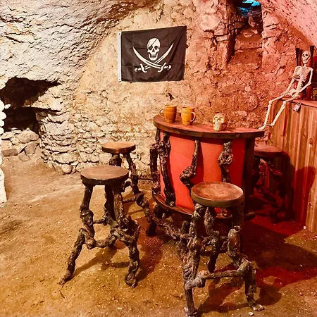 La Cachette Des Pirates, Nuit D Aventures Dans Un Repaire Secret ! * Montreuil-sur-Thérain